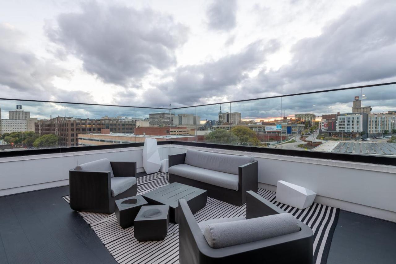 Modern 1Br Apt With Skywalk To Fiserv, Rooftop, And Parking Мілвокі Екстер'єр фото