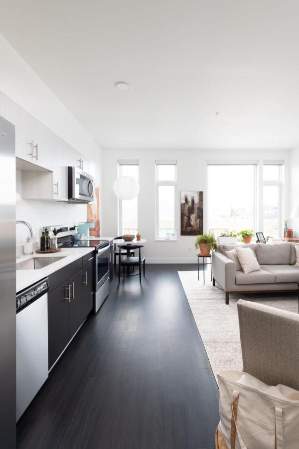 Modern 1Br Apt With Skywalk To Fiserv, Rooftop, And Parking Мілвокі Екстер'єр фото